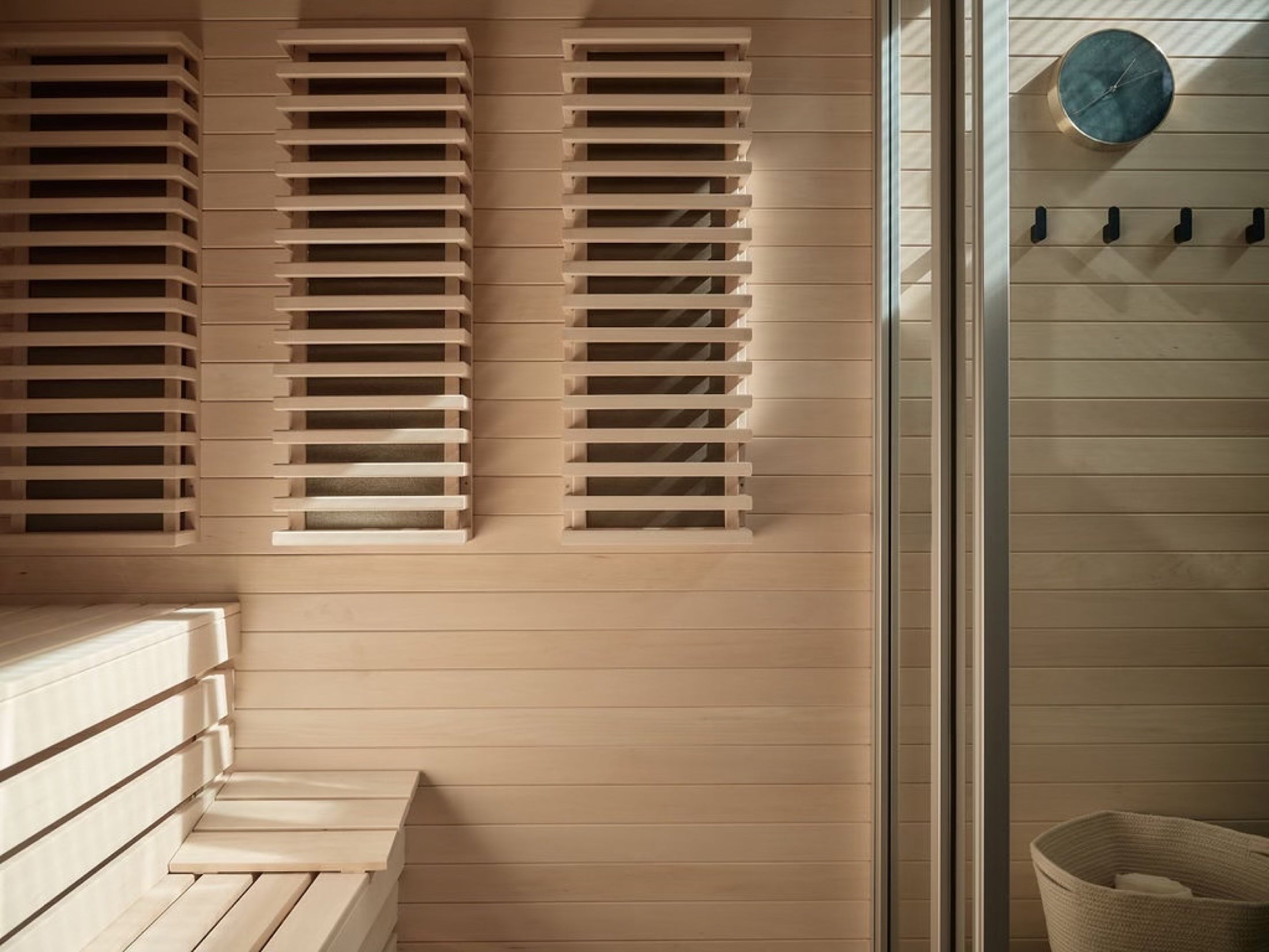 Intérieur en bois du sauna du Pavillon Oasis